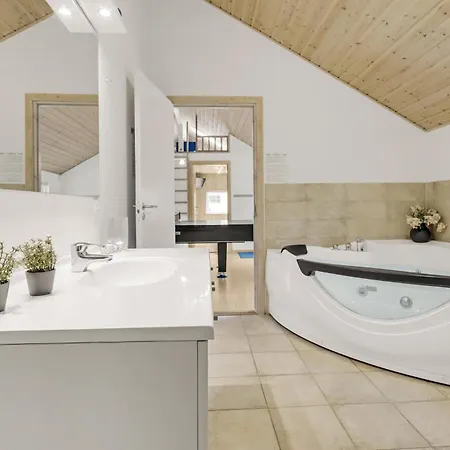 Vakantiehuis In Rodby With Sauna